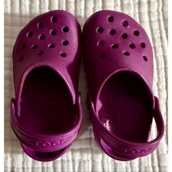 Crocs Little Kids Size 6/7 Purple - Picture 1 of 6